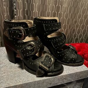FREEBIRD by Steven Violet Black Western Studded Belt Buckle Sandals SZ 8
